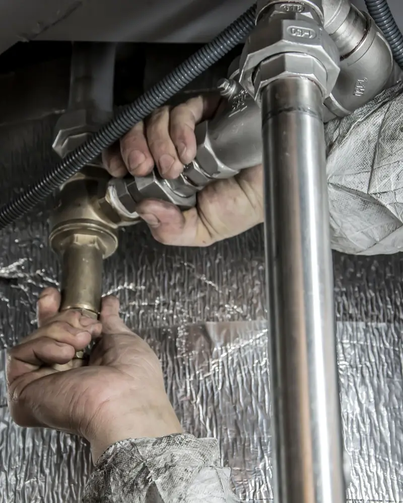 Fitting a compression joint under a sink